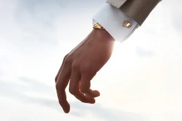 official-rolex-retailer-in-Biel-Bienne-art-du-temps-accessories-rolexcufflinks-portrait